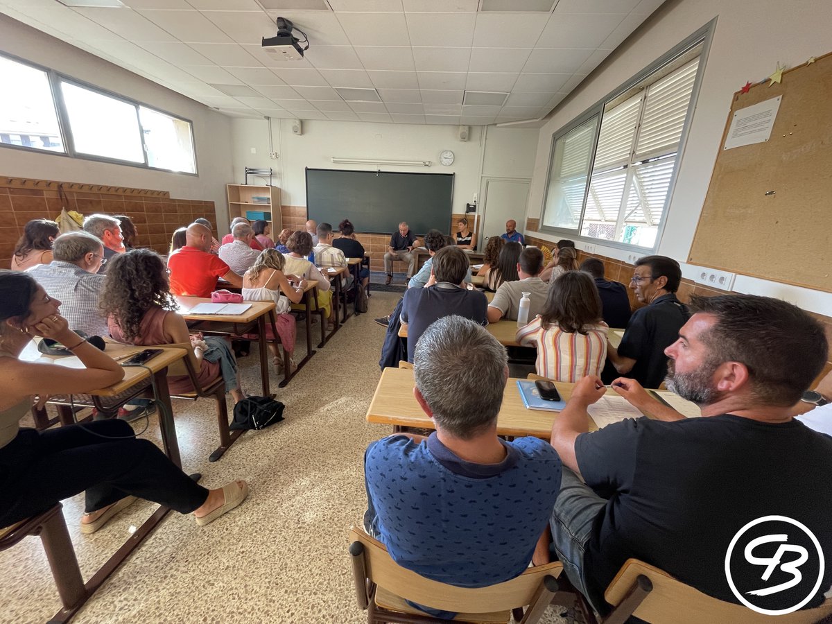 cbadalones's tweet photo. Avui hem donat el tret de sortida a un curs escolar que arriba ple de novetats. El personal docent i de serveis del col·legi ja treballa a ple rendiment per rebre l'alumnat entre dilluns i dimecres de la setmana vinent. Som-hi!  #Badalona #desde1895 https://t.co/8OVNkv9Wdr