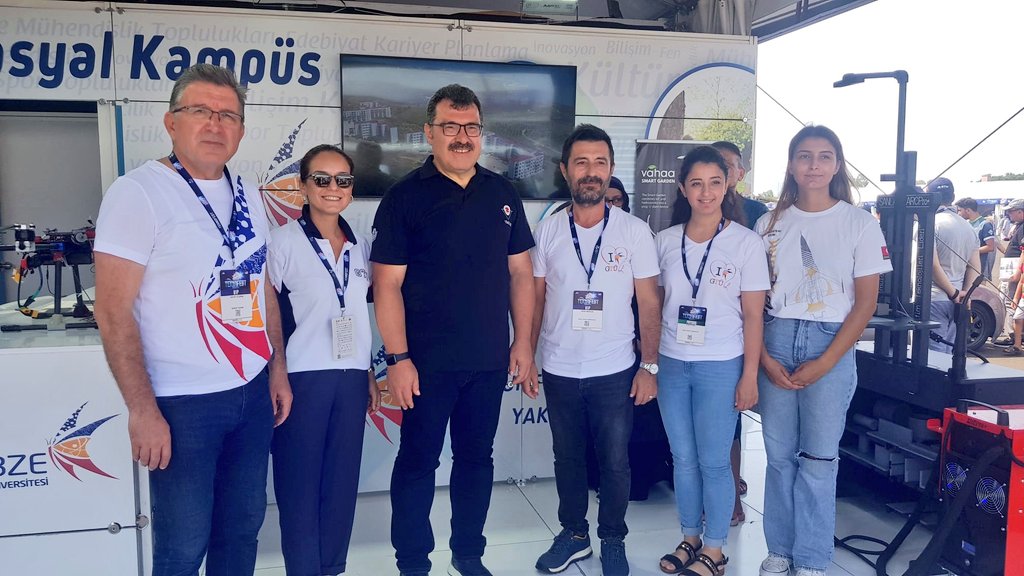 GtuEduTr's tweet photo. TÜBİTAK Başkanı Prof.Dr. Hasan Mandal TEKNOFEST SAMSUN standımızda incelemelerde bulundu. @ProfHasanMandal @Tubitak https://t.co/xN5cvU4r7E
