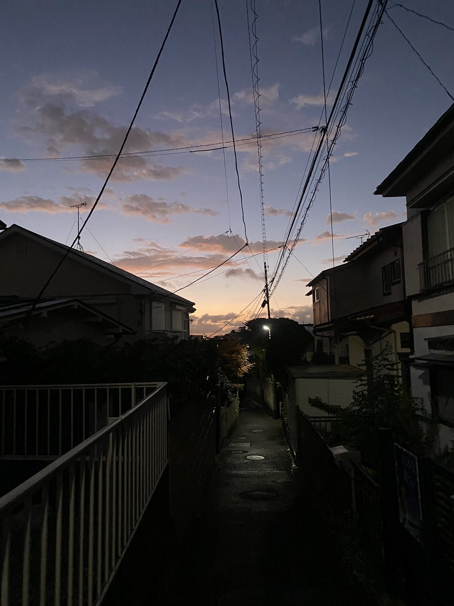 QzMafo's tweet photo. 今日は#大松運輸初出勤になりました!
新しいことをやるってすごく大変😌
逆にできることが増えるのはいいこと!!色んなことを学んでできることを増やす!
今日も一日お疲れ様でした!
明日も一日全力でがんばろーう!
#大松運輸
#Daimatsu
#アスリート社員 https://t.co/D8wvQP09H2