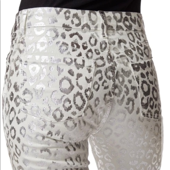 Twenty9LuxeShop's tweet photo. So good I had to share! Check out all the items I'm loving on @Poshmarkapp #poshmark #fashion #style #shopmycloset #nike #jbrand #anthropologie: https://t.co/f7Xfk8Kezo https://t.co/aia2EmXFnF