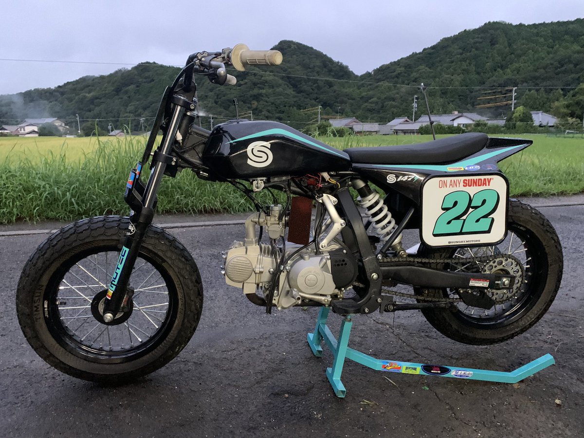 flattrack71's tweet photo. She is ready too!!😎🤙🏁
こちらもバッチリ準備OK🙆‍♂️
と思ってコレ上げる時にチェーン換えるの思い出した😁🔧
明日やっちゃおう🤙

#flattrack #sundaymotors #s147e #s147 #フラットトラック #フラットトラッカー #ミニトラッカー #走りは一丁前 https://t.co/hI92oRKqj5