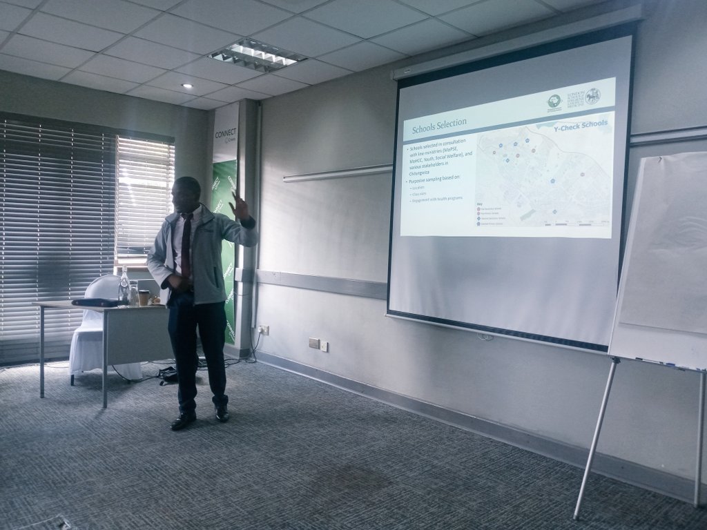 ThruZim's tweet photo. #YCheck moving forward!
Dr Farirai Nzvere talks about the main intervention plans (to begin 23 Sept). To include a cohort of 2000 students from 4 primary & 2 secondary schools in Chitungwiza for #YCheck services.
#YCheckDissemination
@FarrieAFC
@aoife_md https://t.co/Ei1KoNo1Bw