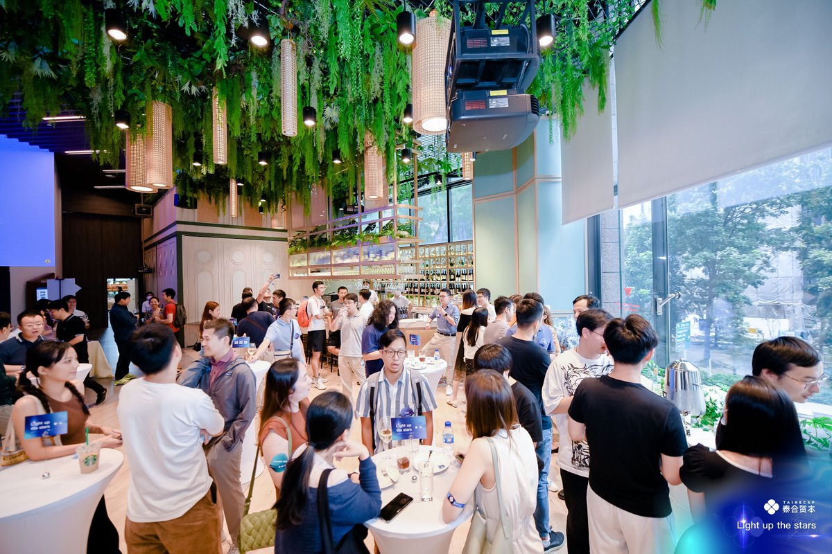 taihecap's tweet photo. Taihecap held an event with the theme of “Light up the stars” in Singapore recently.  Taihecap’s director Renchuan Chen and the founder of @masknetwork  Suji Yan discussed the topic relating to bridging Web 2 to Web 3. Nearly 80 founders and investors attended. https://t.co/FiVIFLMu5b