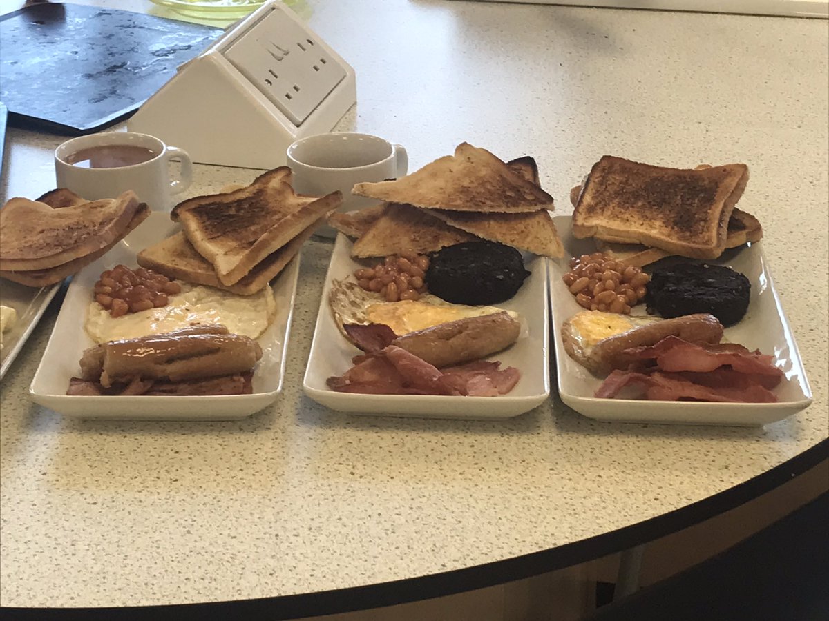 ForAcadHE's tweet image. Cooking for student Scottish Breakfast with Tea and toast 🍳