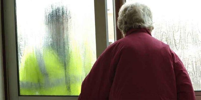 When reporting doorstep crime, try to remember key details about the trader such as their appearance, their name as well as the vehicle description and registration. Report to us via 0808 223 1133. #scamaware