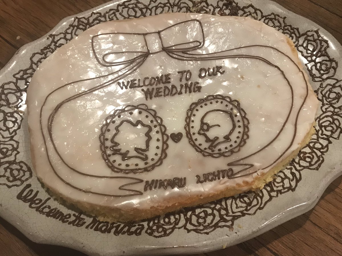 okarunko's tweet photo. 2年前のblanc2巻の発売日に
フォロワーさん達とお祝いした💒

あのウェルカムボード風に🍪
土台はレモンケーキ🍋

@asmk_gengaten 
明日美子先生
原画展楽しみにしています✨

#blanc原画展
#marriage 
#くさじょ
#同級生 https://t.co/W42s18FfTc
