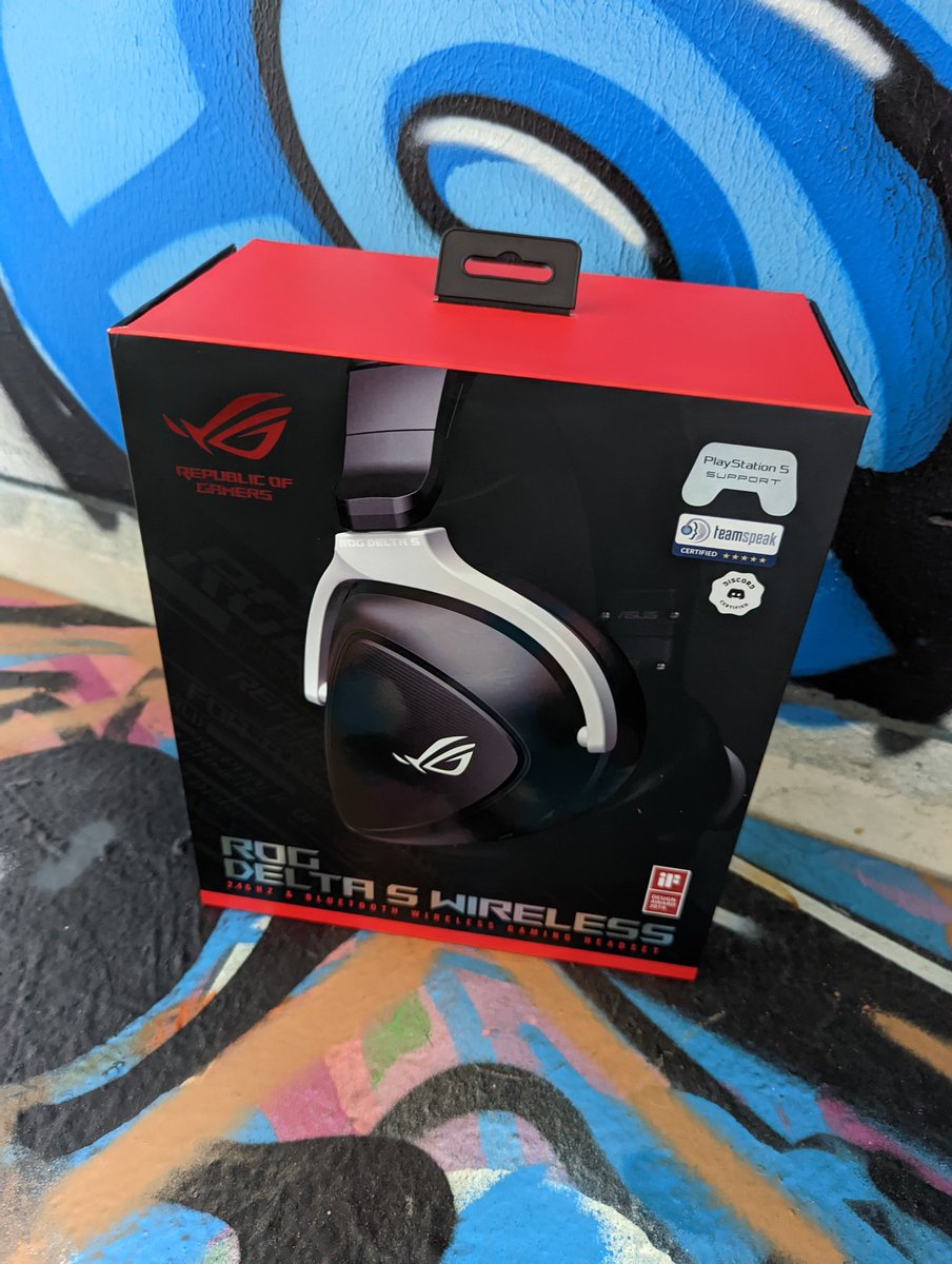 GrandadGaming_'s tweet photo. Look what's just arrived from @ASUS_ROGUK
ROG DELTA S WIRELESS HEADSET Cannot wait to put these to the test on stream today.
#rogpantheon #forthosewhodare

PS: Vote Grandad https://t.co/5ioMYiaGCl https://t.co/dhxLaVF8r0