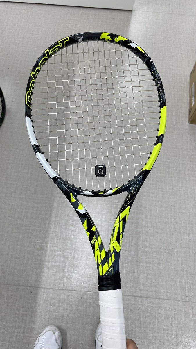Yuta_tennislife's tweet photo. 【#PUREAERO2023 速報版インプレ】
✅前作よりかなり柔らかい
✅弾道の高低差のメリハリ付けやすい
→高い弾道と打ち分けが🙆🏻
✅暴発する感じがかなり少ない
→フラット強し
✅SXより面の安定感高い
✅ハードヒッター向けなのは確か
これは…結構アリかも😳!!
#PUREAERO
#ピュアアエロ
#Ownyourspin https://t.co/u4mdq4M6p9