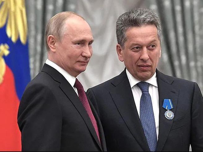 L_ThinkTank's tweet photo. [ 🇷🇺 RUSSIE | 🇺🇦 UKRAINE ]

🔸 Six mois après avoir critiqué l’invasion de l’Ukraine, Ravil Maganov, patron de la deuxième société pétrolière de Russie, est mort après une chute de la fenêtre de sa chambre d'hôpital. https://t.co/cIp0OBde0G