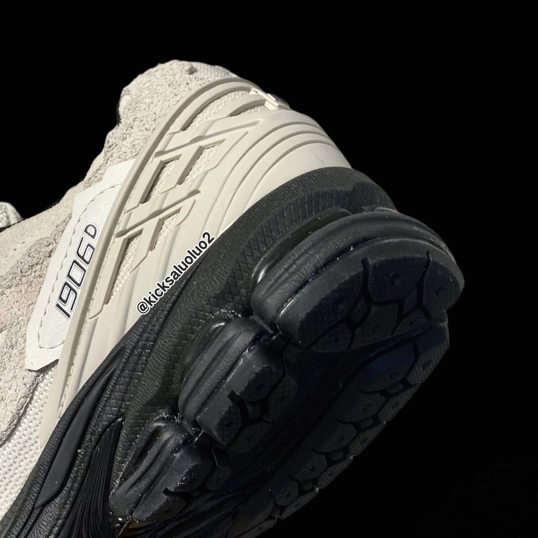 Sneakerologue's tweet photo. Premières images de la New Balance 1906R Protection Pack “White/Beige” ! https://t.co/fEf1jTsF94