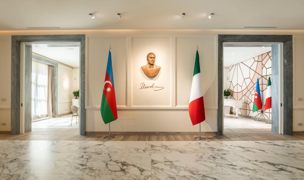 ITAZERCOM's tweet photo. #ITAZERCOM team is happy to congratulate H.E. Mr. @M_Ahmadzada, all diplomatic staff & the #Azerbaijan|i nationals living in #Italy on the occasion of the new amazing Embassy building on Via Giovanni Battista de Rossi 27! ๐ฎ๐น๐ค๐ป๐ฆ๐ฟ https://t.co/U1Q1lelcKc