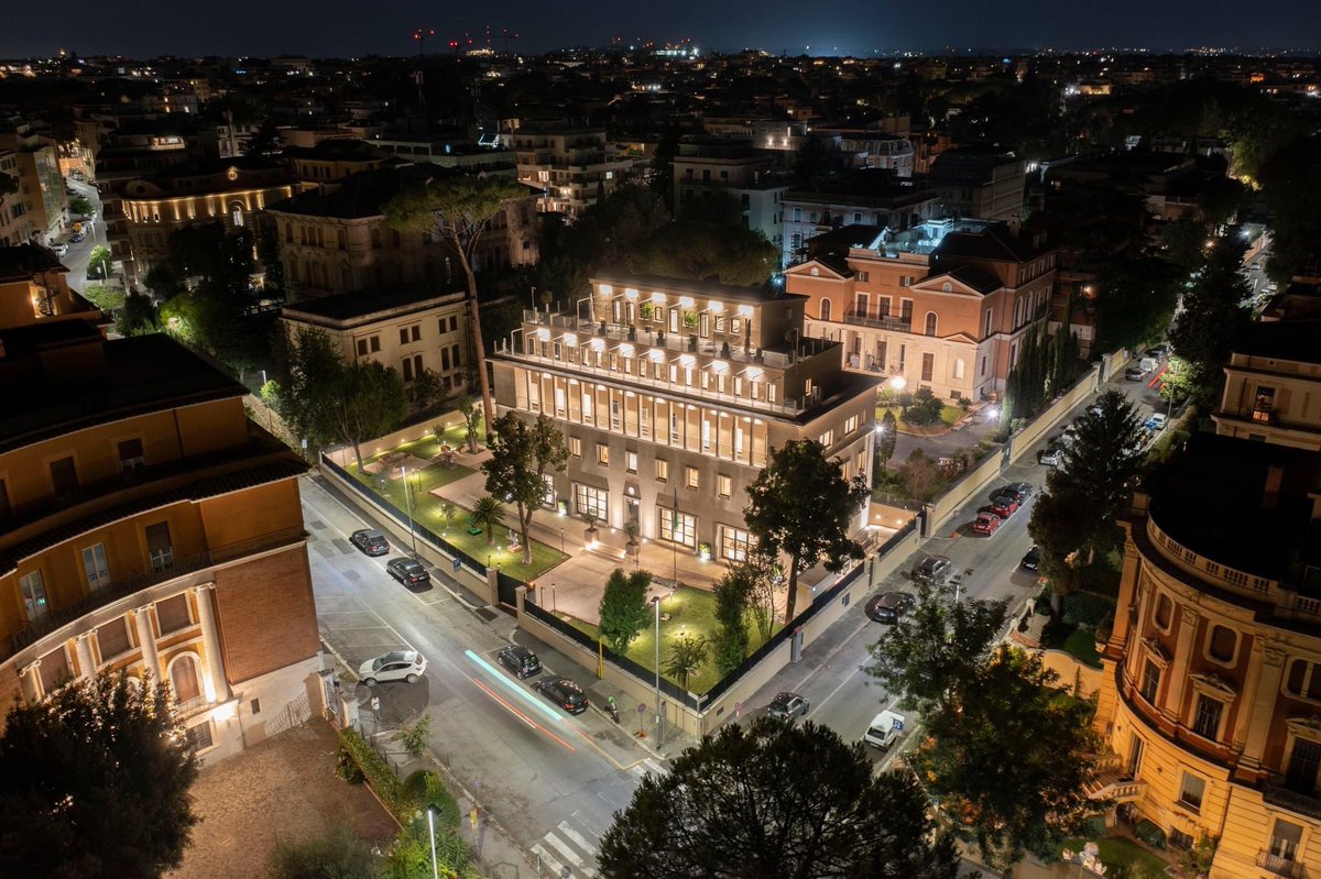 ITAZERCOM's tweet photo. #ITAZERCOM team is happy to congratulate H.E. Mr. @M_Ahmadzada, all diplomatic staff & the #Azerbaijan|i nationals living in #Italy on the occasion of the new amazing Embassy building on Via Giovanni Battista de Rossi 27! ๐ฎ๐น๐ค๐ป๐ฆ๐ฟ https://t.co/U1Q1lelcKc