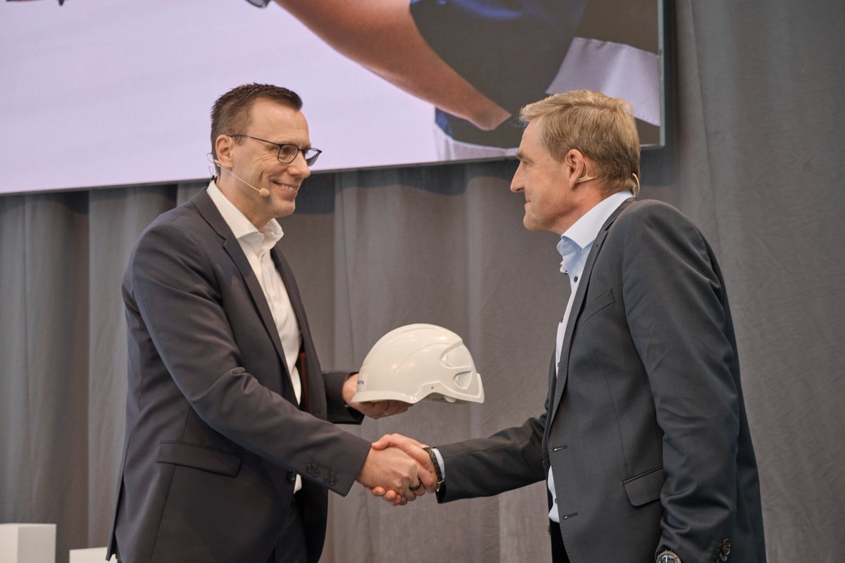 FLSmidth's tweet photo. Following over 12 months of planning, we have now begun to integrate thyssenkrupp’s Mining equipment, solutions, digital solutions and service business into @FLSmidth.
Learn more: https://t.co/U7E7vJ6nHb
#StrongerThanEver #MissionZero #MiningRocks https://t.co/yEgiJY9VF8