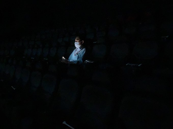 映画上映中のスマホは遠慮して 一瞬の光でも こんなに目立つ 実験画像に共感広がる ハフポスト アートとカルチャー