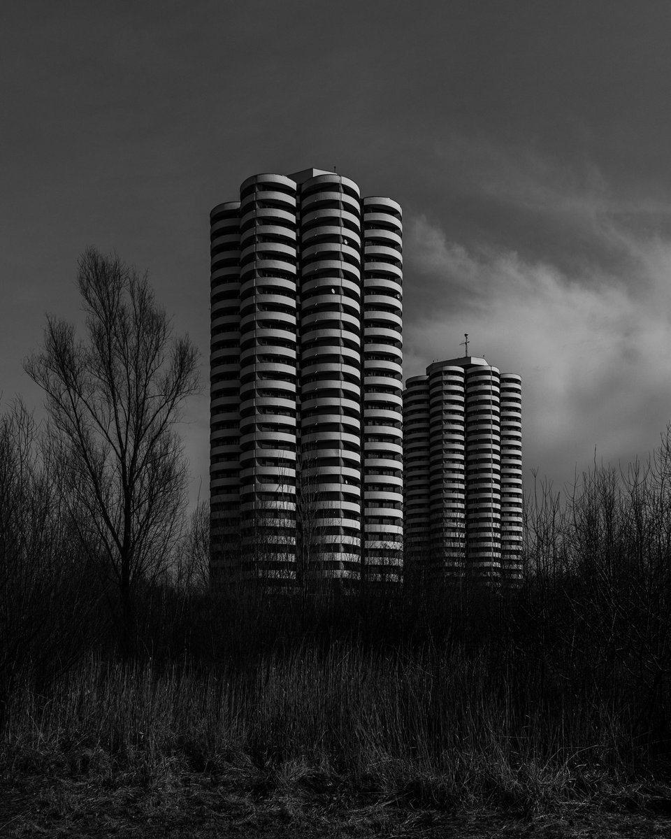 Patrisovic's tweet photo. kukurydze, 1988-1991.
katowice, poland.

#photography #architecturephotography #blackandwhitephotography #blackandwhite #monochrome #photooftheday #photo #modernism  #futurism #katowice https://t.co/Gabunuq0oG