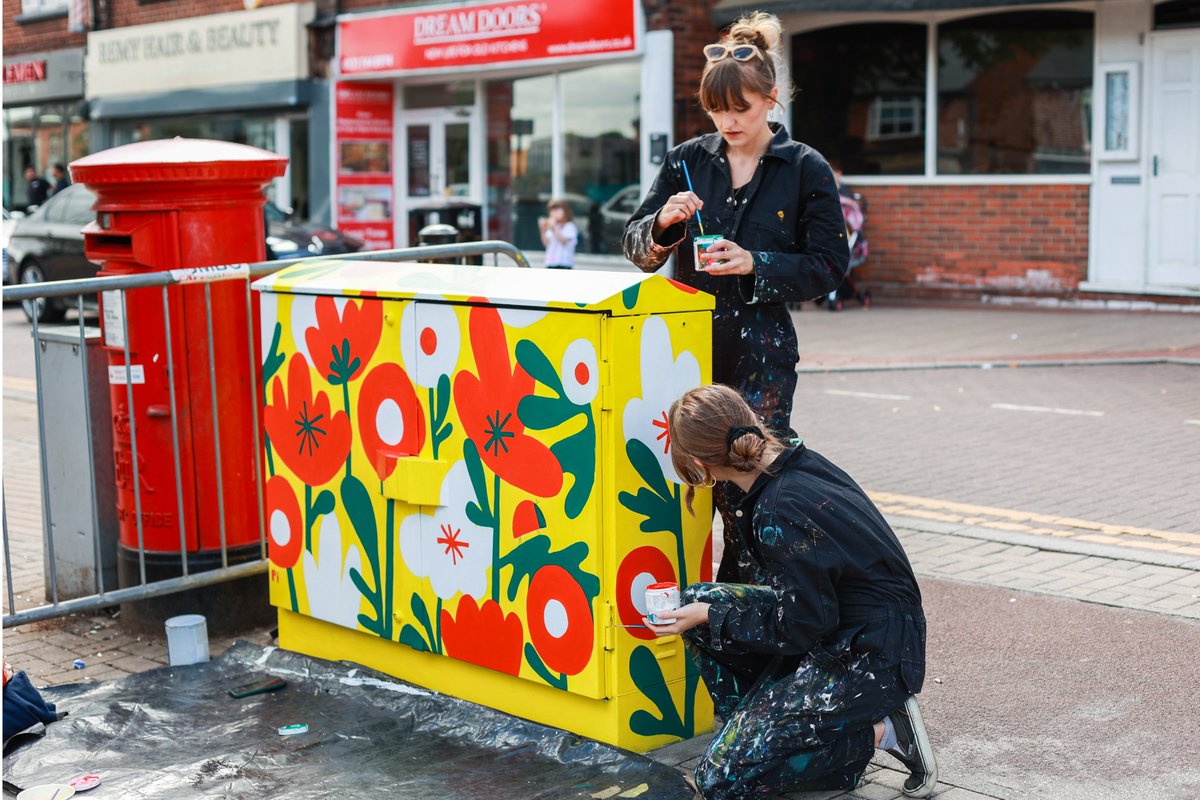 pickleillo's tweet photo. Box 4 finished! 🐞 Inspired by the poppy roundabout in Shirley. We got the full on-street painting experience being positioned next to a dual carriageway and bus stop, but it only made for more interesting comments from the public. Find out more here... https://t.co/cvrhPTkdZL https://t.co/56mwxpqNuD