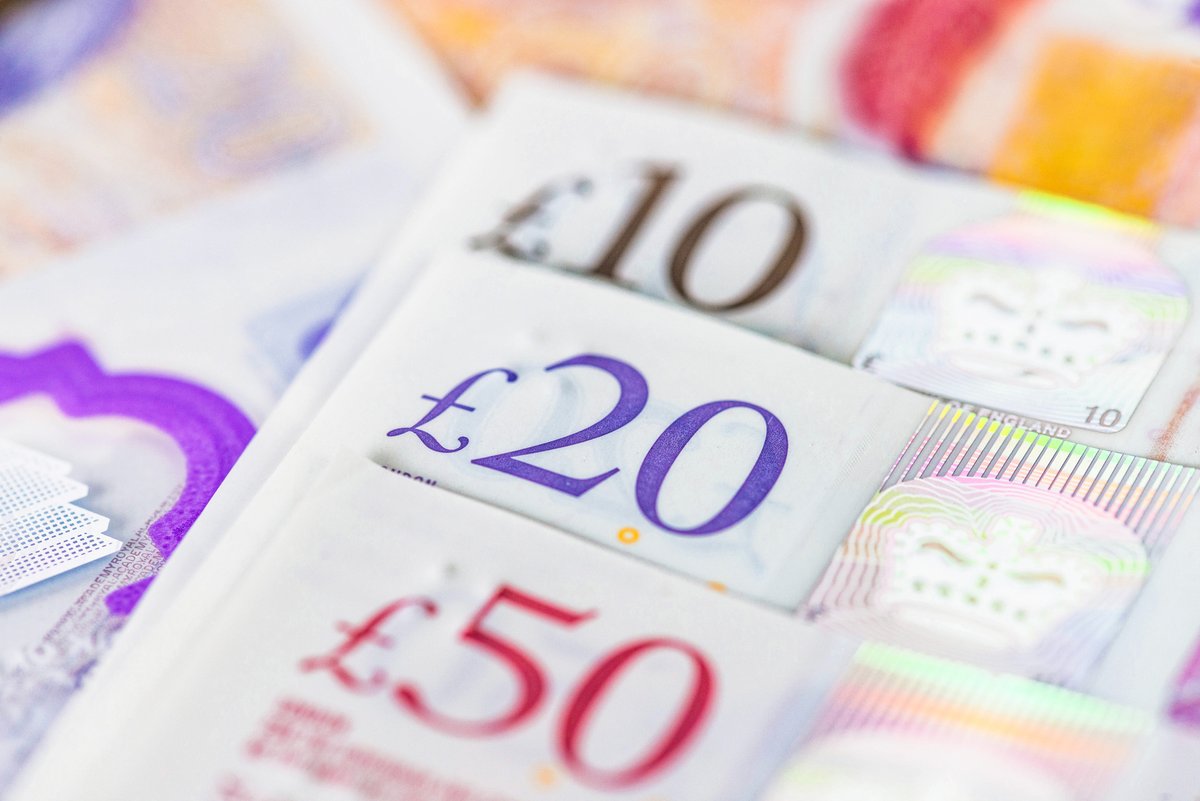 Tellermate's tweet image. 30 September 2022 is the last day you can use Bank of England paper 💷 £20 and 💷 £50 notes. They have been replaced by the new polymer £20 and £50 notes. We are supporting our customers to update their cash counters. hubs.ly/Q01kPYXb0 #polymernotes #cashcounter #cash