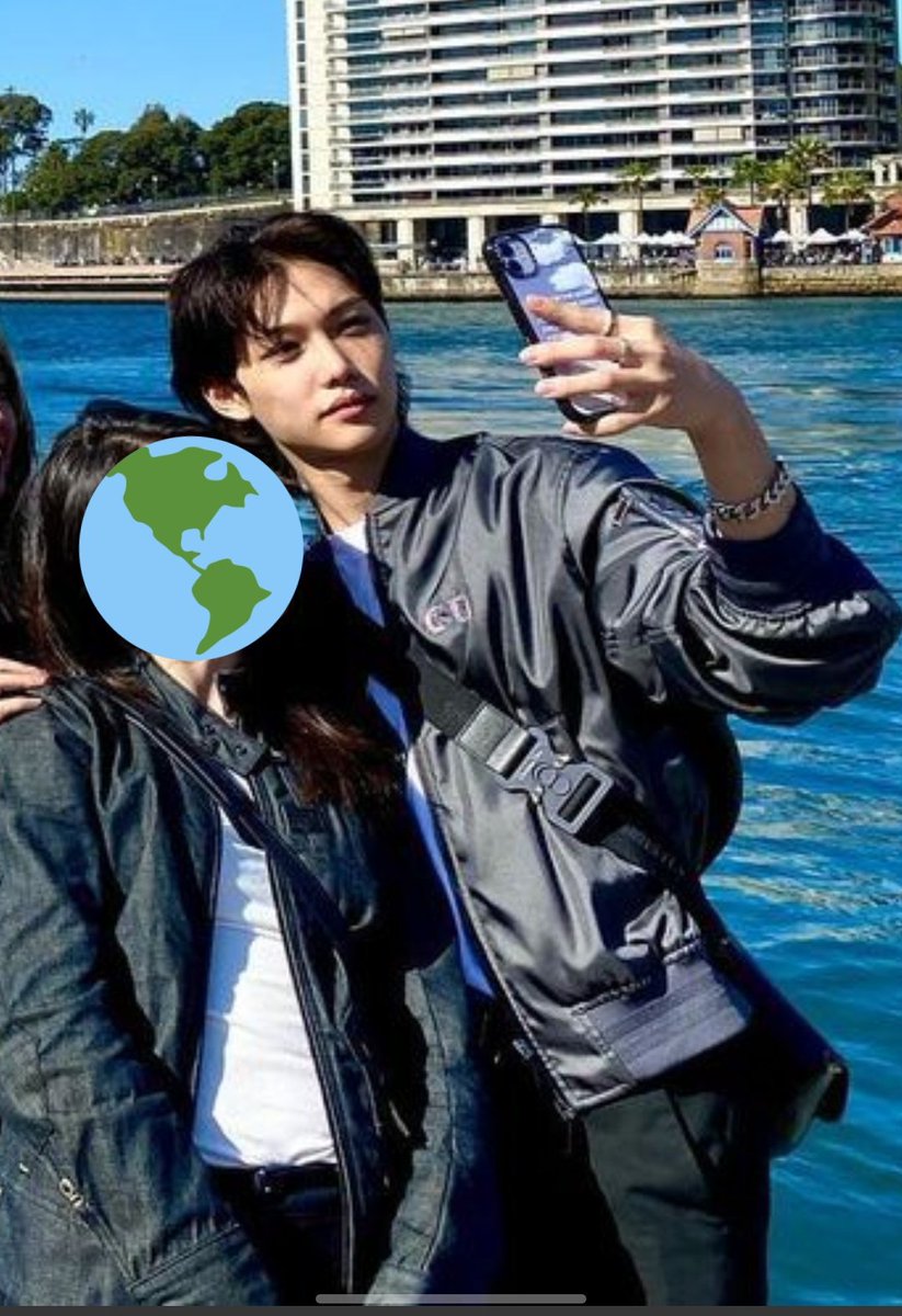 seulift's tweet image. FELIX IS TOO HOT FOR THIS OUTFIT