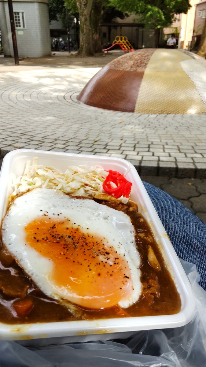 toshibow2009's tweet photo. 高円寺北公園でサブロクキッチンのカレーいただきました！売り込み下手な店主さんですが、味は美味しいんです♪毎週木曜日に高円寺北４丁目４２－１０https://t.co/NrVfdndoYmで営業中です！　#サブロクキッチン #高円寺 #高円寺ランチ #キッチンカーサブロクキッチン #360Kitchen #高円寺北公園 https://t.co/U3sQrNvleJ