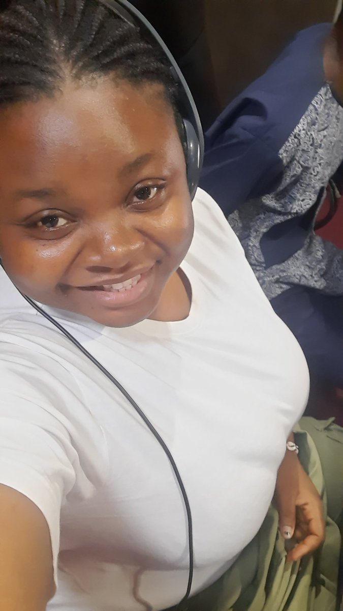 mahriah's tweet photo. This #calabarcorper wishes you a happy new month ooo https://t.co/JHdUQbSiXO