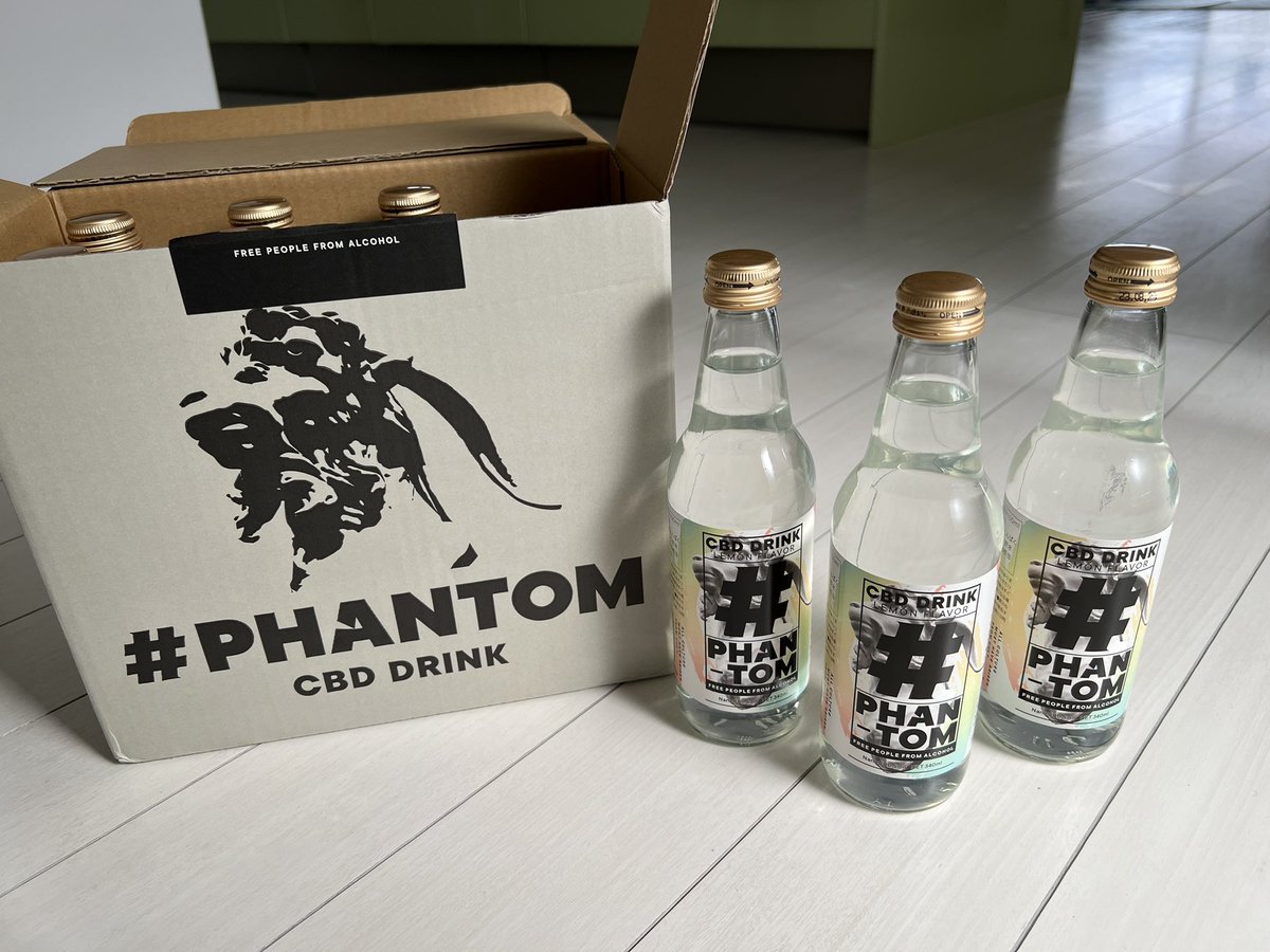 gNakajima's tweet photo. CBD飲料 #PHANTOM 届きました!
#Fleex
折からの資材や製造、物流の混乱を受けたようで、グラスの製造が間に合わず大変な中での出荷だったかもしれませんが、運営の方々、お疲れ様でした。
冷えるの待てず、氷入れて飲みながら午後の仕事も気合入れてリブートしてます! https://t.co/OMNK3dOiTl