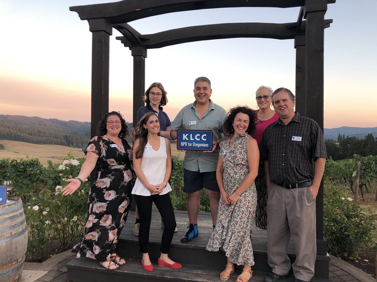 bcbull's tweet photo. Enjoyed hanging out w/my fellow @KLCCOregon newsies at tonight’s Tower Society event, incl. @KLCCannikatz, @CapitolCurrents, @KLCCLoveCross, Barbara Dellenback, @aubreylbulkeley, and Nathan Wilk! 🍷🍇🌄📻 https://t.co/WMIzzMrJfS