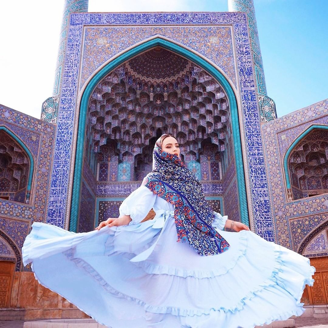 SaffronandMore's tweet photo. A rich heritage told with every thread -- this is how one can describe the ornate fashion of Iran. https://t.co/xszNnv0IVn