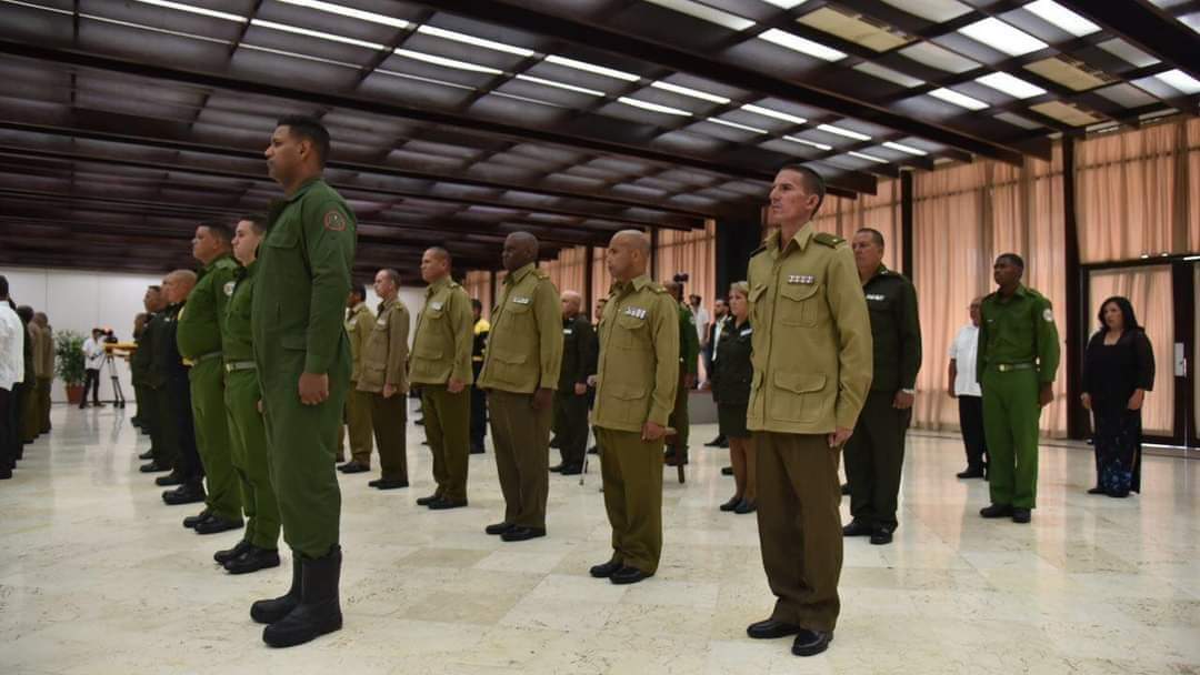 SuselyMorfaG's tweet photo. En el pecho de hombres y mujeres el reconocimiento de un pueblo ❤️🇨🇺
#CubaHonra https://t.co/koHK9eor3Z