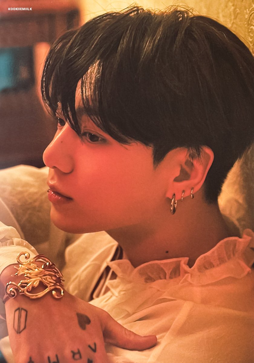 kookiiemiilk's tweet photo. Photo-Folio: 'TIME DIFFERENCE'
#정국 #JUNGKOOK @BTS_twt https://t.co/ykRVtdr8ol