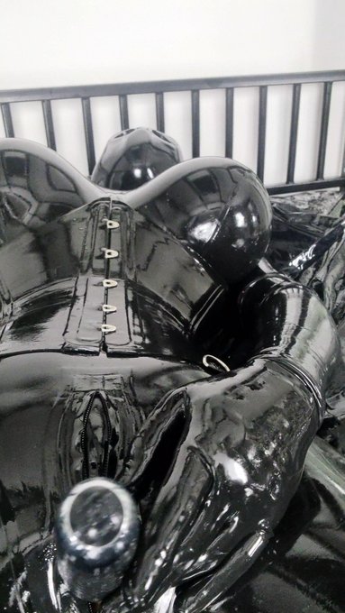 Whoever underestimates me, has made the first mistake! 😜🔥 I'm a horny rubberslut 💜 https://t.co/CRcD