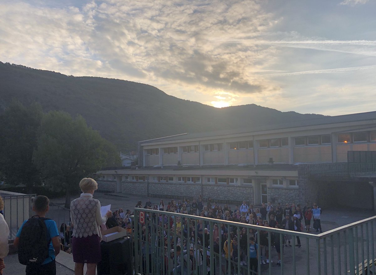 Rentrée des élèves de 6e au <a href="/CollegeLakanal/">Lakanal</a> 🎓🏫