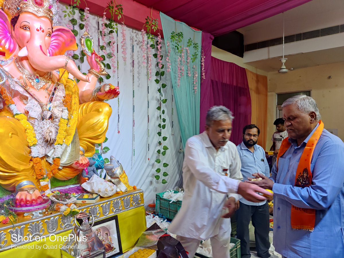 RamGejja's tweet photo. ਸ੍ਰੀ ਗਣੇਸ਼ ਚਤੁਰਥੀ ਜੀ ਦੇ ਪਾਵਨ ਮਹਾਂ ਉਤਸਵ ਤੇ ਲੰਮਿਆਂ ਵਾਲਾ ਬਾਗ਼ ਜਗਰਾਉਂ ਵਿਖੇ ਸ਼੍ਰੀ ਗਣਪਤੀ ਮਹਾਰਾਜ ਦੇ ਚਰਨਾਂ ਵਿਚ ਨਤਮਸਤਕ ਹੁੰਦੇ ਹੋਏ। https://t.co/eEJBcQrBfy