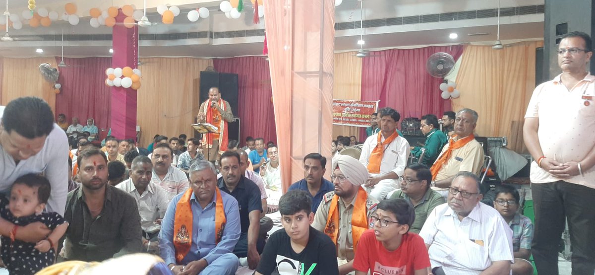 RamGejja's tweet photo. ਸ੍ਰੀ ਗਣੇਸ਼ ਚਤੁਰਥੀ ਜੀ ਦੇ ਪਾਵਨ ਮਹਾਂ ਉਤਸਵ ਤੇ ਲੰਮਿਆਂ ਵਾਲਾ ਬਾਗ਼ ਜਗਰਾਉਂ ਵਿਖੇ ਸ਼੍ਰੀ ਗਣਪਤੀ ਮਹਾਰਾਜ ਦੇ ਚਰਨਾਂ ਵਿਚ ਨਤਮਸਤਕ ਹੁੰਦੇ ਹੋਏ। https://t.co/eEJBcQrBfy