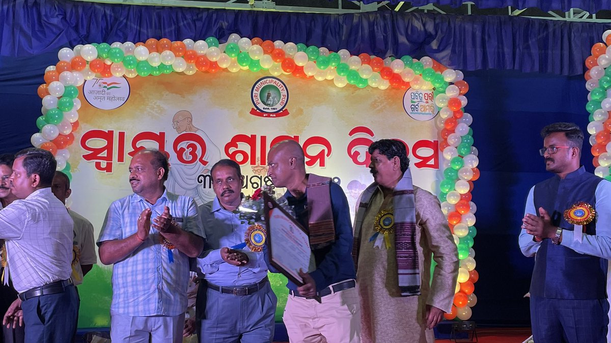 Indtrack's tweet photo. It’s honoured to get felicitation by #Puri #municipal by hand of honourable #mla of Puri and other district officials. For #android based #biometric and #gps solution for on field attendance https://t.co/jMDwmbH4hj