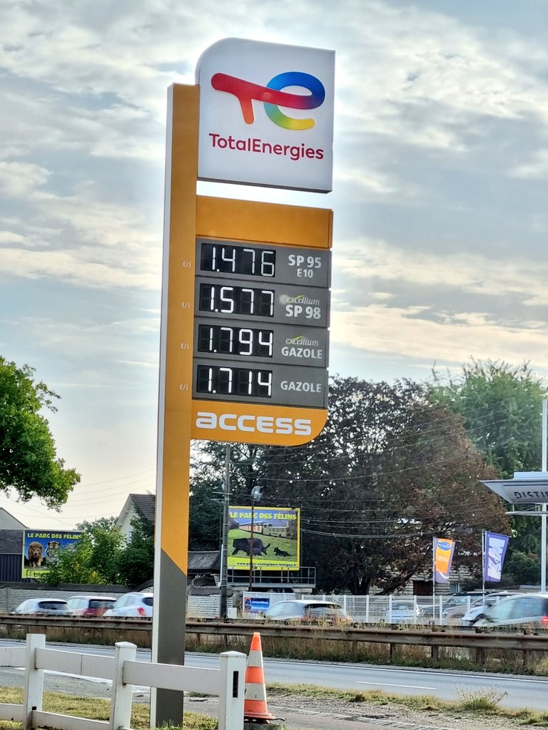 auroreberge's tweet photo. Vérification faite de bon matin entre Coignières et les Essarts-le-Roi : un gain de pouvoir d'achat immédiat avec la baisse du prix des carburants.
👉 30 centimes pris en charge par l'Etat
👉 20 centimes par Total https://t.co/K33lG9mToa