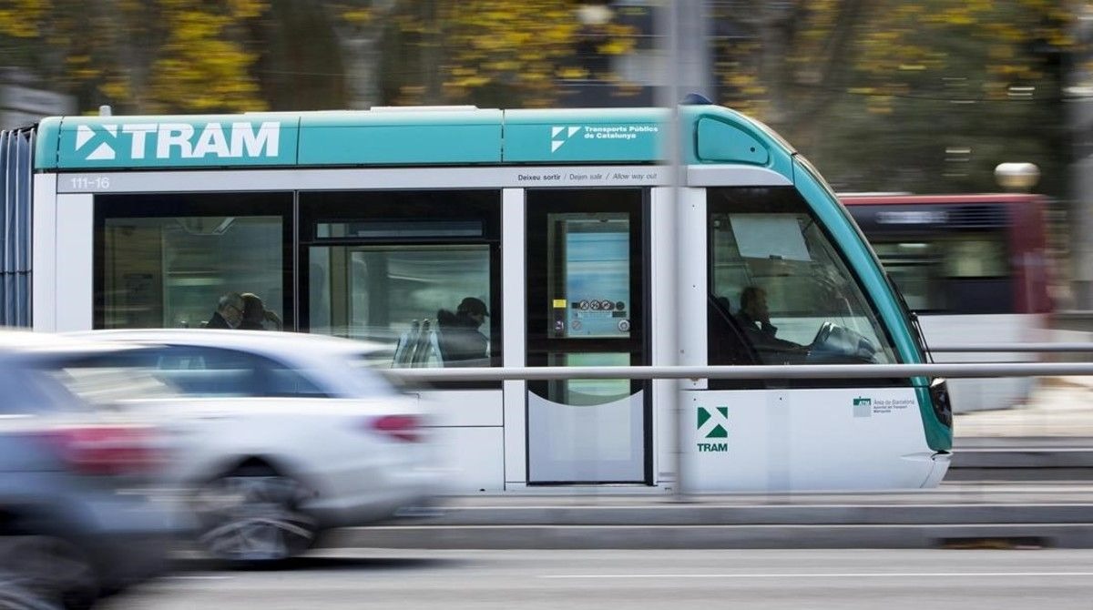 ForumDemocrata's tweet photo. ❌El #FòrumDemòcrata la considera una mesura inadequada per fer front a l'encariment del combustible i a l'emergència climàtica.

Suposa una reducció d'ingressos no destinada al manteniment de la infraestructura ni a la qualitat del servei (horaris i xarxa). #JovesQuePensen https://t.co/VL3w2PMG6X