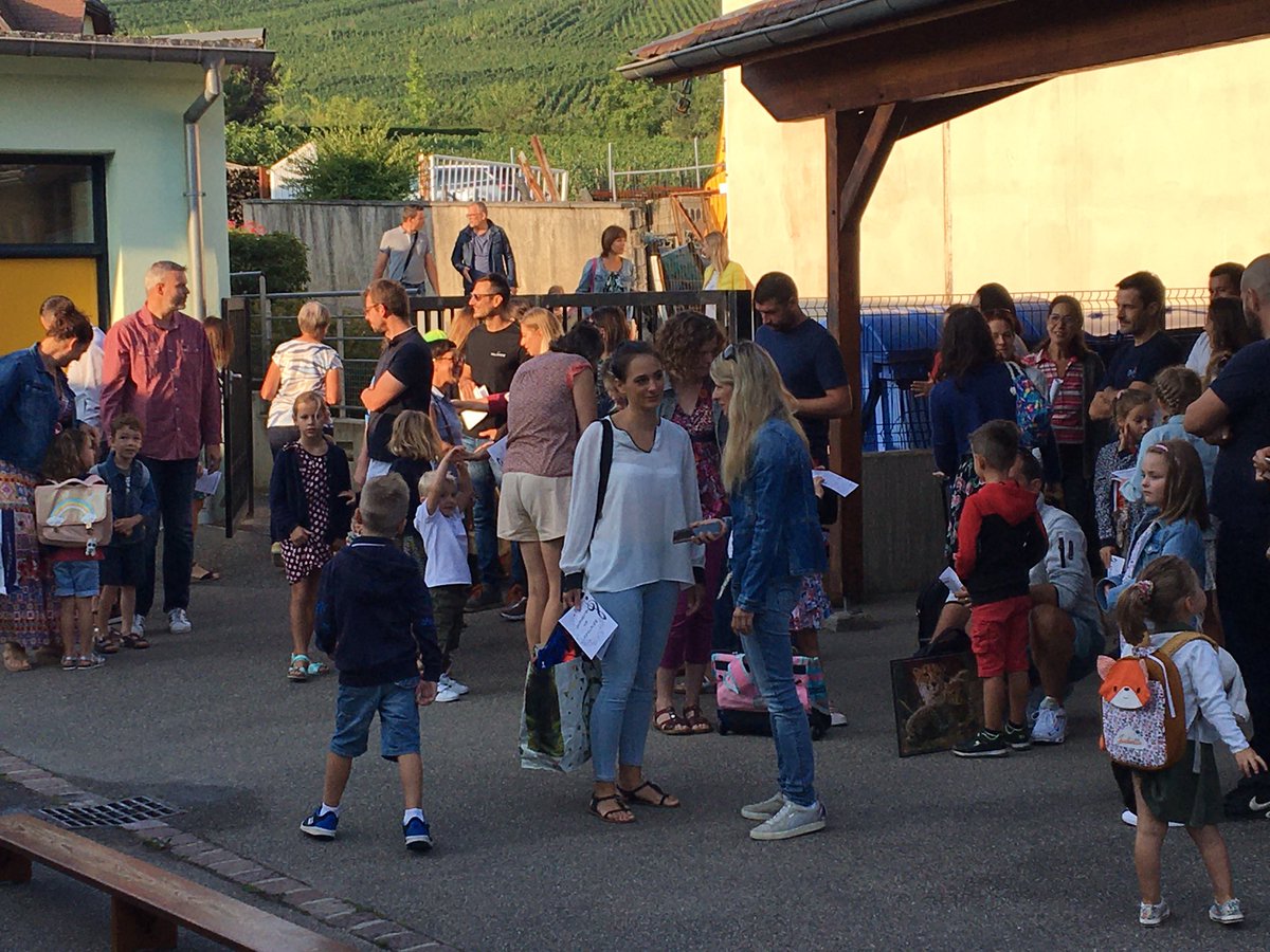 PVenck's tweet photo. Rentrée scolaire à Niedermorschwihr . Petite commune d’Alsace, en présence de monsieur le Préfet du Haut-Rhin, de M. Feld-Grooten, Dasen. https://t.co/0oXKjUM64z