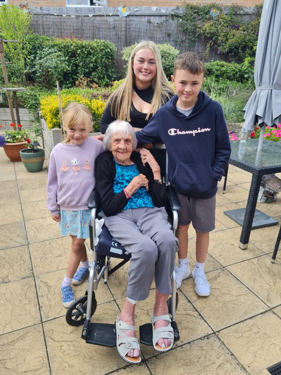 lbubb27's tweet image. ❤️❤️❤️❤️ #GreatNan