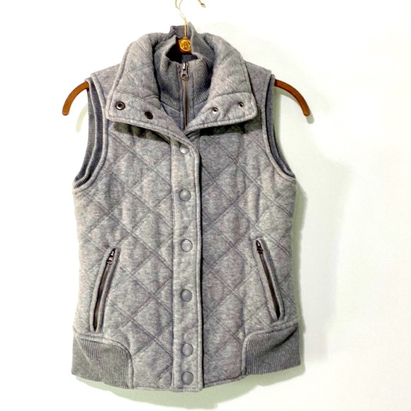 MissWStack's tweet image. So good I had to share! Check out all the items I'm loving on @Poshmarkapp #poshmark #fashion #style #shopmycloset #zuru #catjack #aeropostale: posh.mk/09AagbXFTrb