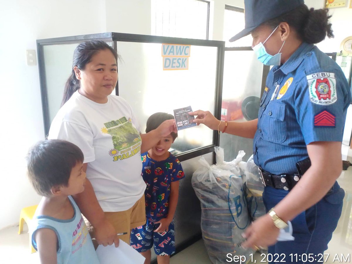 Flyers Distribution at Brgy. Lower Becerril, Boljoon, Cebu
#TeamPNP
#TeamPNP 
#PNPKakampiMo
#WeServeAndProtect 

@pro7official @CppoWcpd @CebuProvincePNP @pnpdpcr