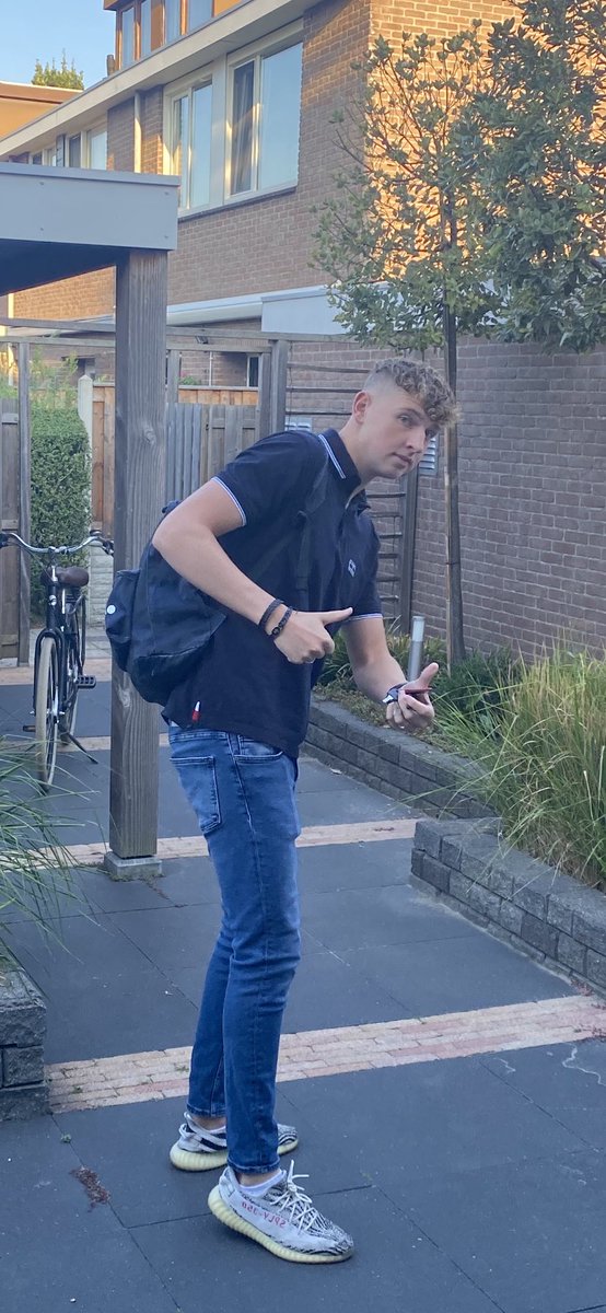 MargreetMK's tweet photo. Vandaag precies 35 jaar geleden begon ik aan mijn eerste baan, vandaag is ook de dag dat Jacco z’n eerste werkdag heeft! #hijheefterzinin 
#35jaarlijktalsgisteren https://t.co/c633HPsFTe