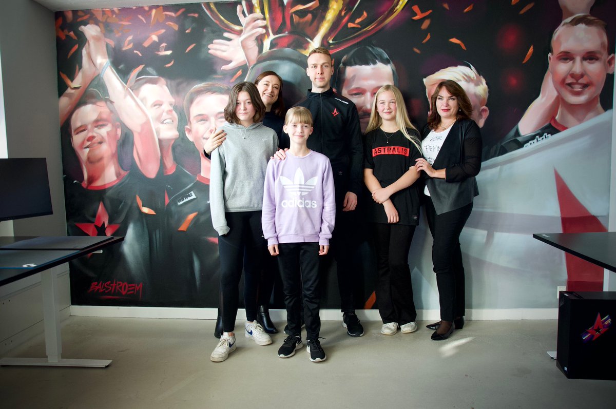 I dag fylder DigiPippi 7 år! 
Gennem årene har tusindvis af piger fået muligheden for at se sig selv som digitale og teknologiske skabere. Blot på deres præmisser! 

Vi glæder os til fremtiden, og leder fortsat efter en person, uagtet køn, til at lede DigiPippi ind i nye eventyr.