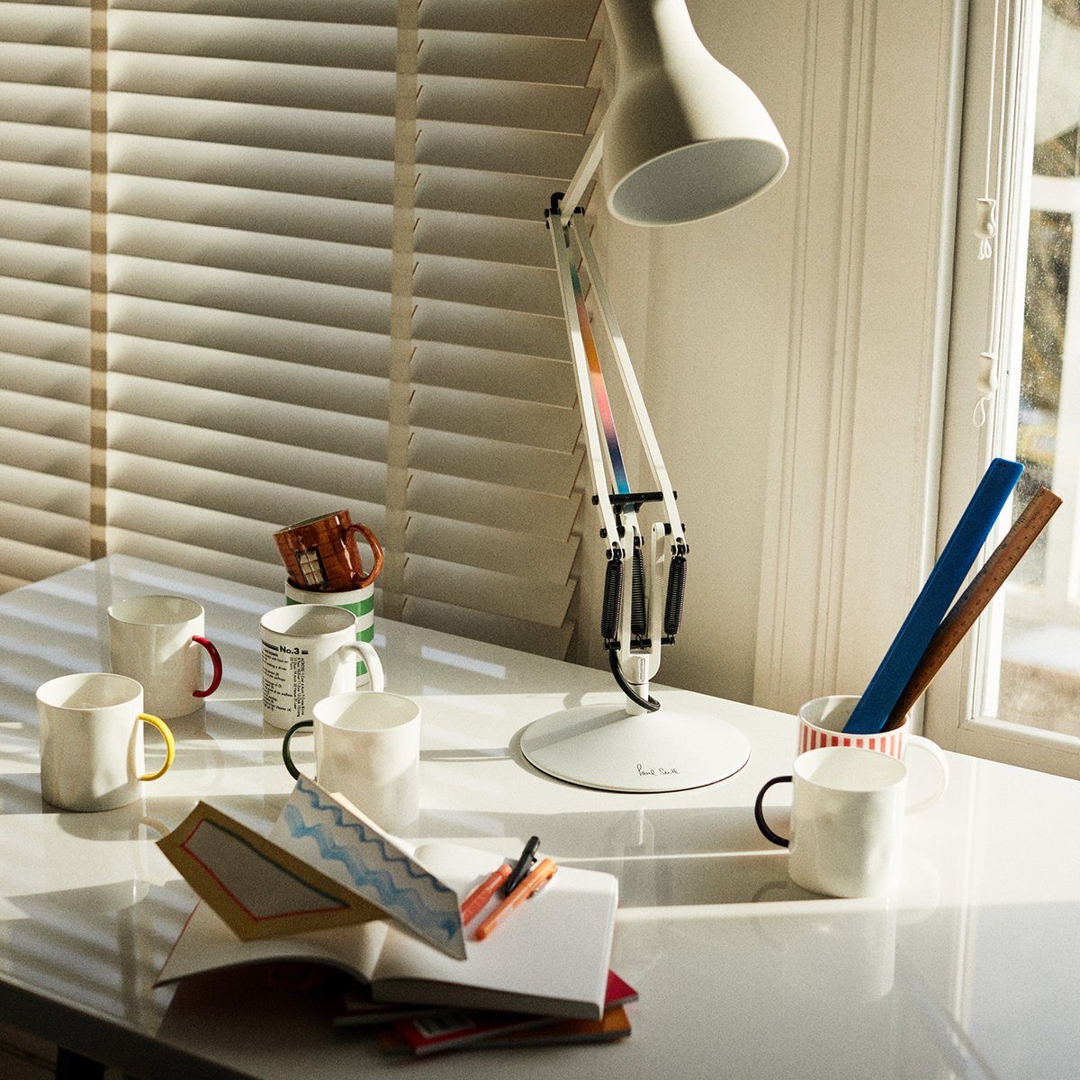 PaulSmithDesign's tweet photo. Let there be lamps! 💡
Our longstanding collaboration with iconic British brand Anglepoise continues with the Edition 6, which makes its debut today.
Tap the link below to learn more about the minimal design and shop now➡️ https://t.co/kNotLZTD4g
#Paulsmith #Anglepose https://t.co/tPuphm0J0F