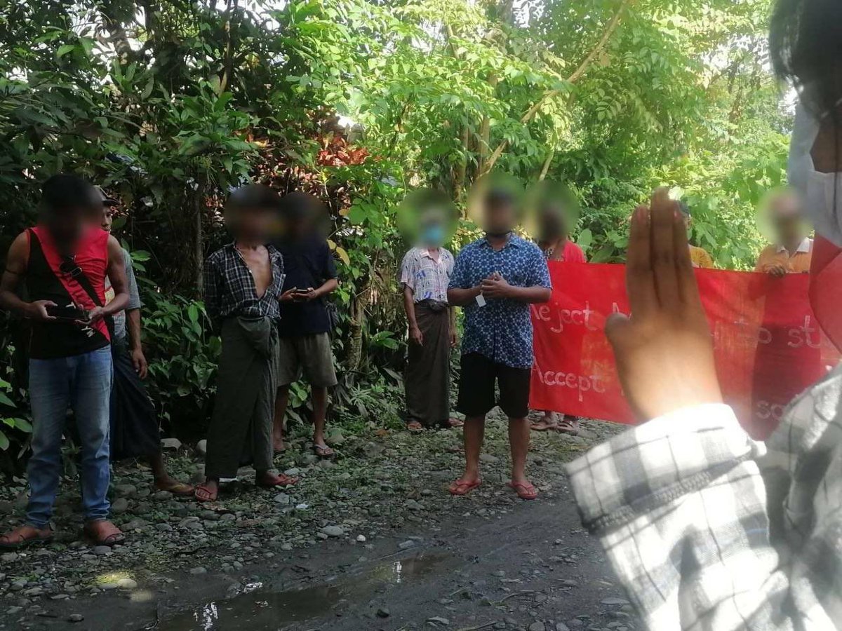 katycho22222's tweet photo. Pro-democracy residents of Kale marched once again and demonstrated a persistent protest to overthrow military regime today.  #2022Sep1Coup #WhatsHappeningInMyanmar https://t.co/DyH1IK7LGq