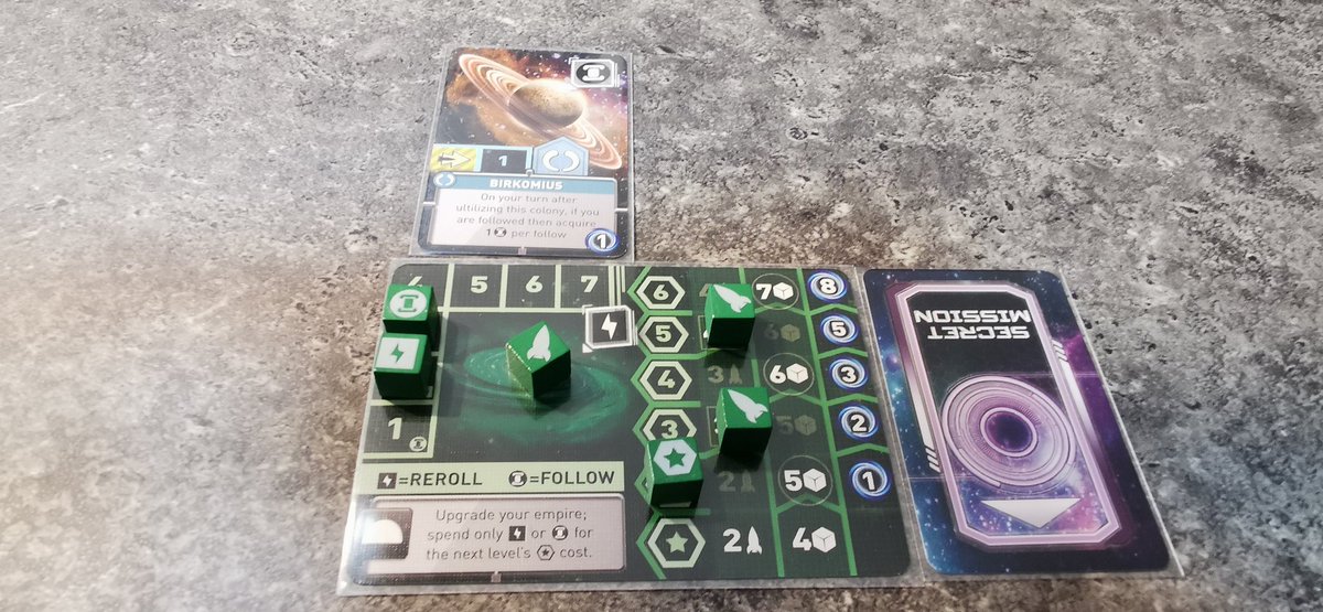 Oxymo_Rhon's tweet photo. Ayer cayeron partidinchis en casa de nuestros amigos a #UltraTinyEpicGalaxies y #TinyEpicPirates,  para acabar de redondear el mes.

Ambos me han flipado, pero en nuestra ludoteca nos, faltan juegos de piratas 🤣

Divertidísimos los dos ❤️

@Gamelyn_Games #JuegosDeMesa https://t.co/M3soqIe61P
