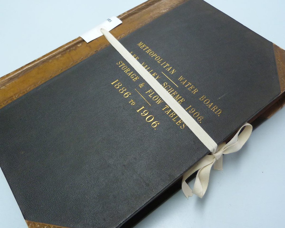 TheLdnArchives's tweet photo. In an archive the size of LMA, it is neither economical nor realistic for every volume to have its own protective packaging. 

Sometimes a tie made from archival tape will suffice ...

#LMAConservation #Archives #Packaging
1/4 https://t.co/I25oq70nyy