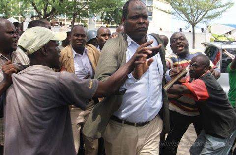 Makavel38's tweet photo. @MigunaMiguna Who be this .......whoppings 😂😂😂 https://t.co/TcrsifGxi1