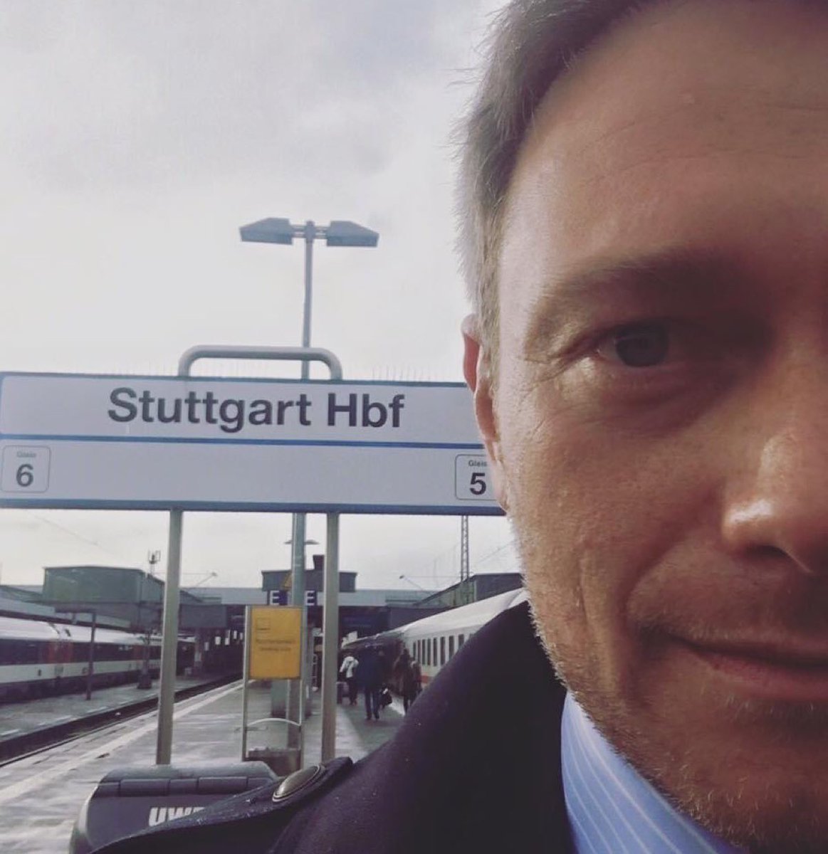 Wenn du nach 3 Monaten mal wieder Bahn fährst, weil der Pöbel endlich nicht mehr dabei ist