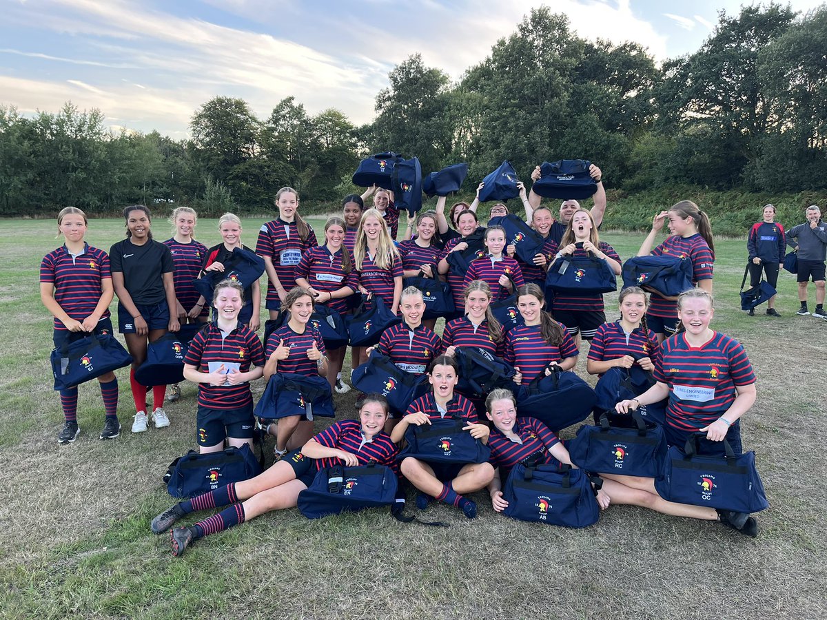 sjh_987's tweet photo. Our @TrojansFC1874 u14 girls picking up there sponsored stash from Wessex Vale Crematorium. Everyone loves stash!!! #stash #thesegirlscan #letsgo https://t.co/j81sEFrNux
