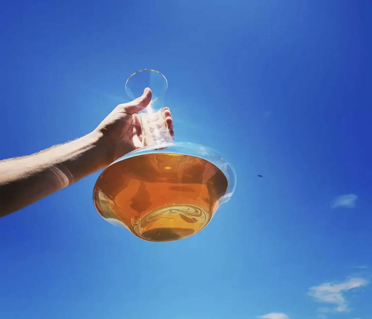Winemag's tweet photo. Orange/Skin contact white wines - what's involved in their production and are they always destined to be geeky? @jamiegoode provides an overview: https://t.co/5Pa3REJqkO https://t.co/LPGWwBsB5S